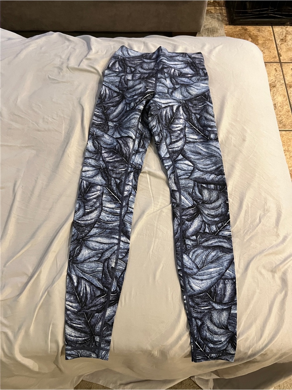 Lululemon High-Rise Leaf Print Leggings - Navy/white